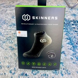 SKINNERS ultraportable sock shoes